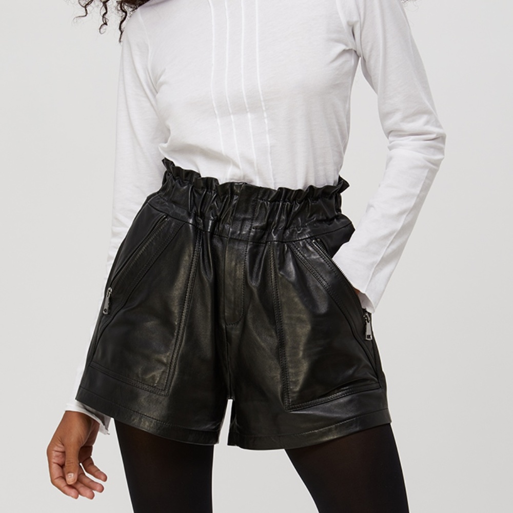 Women's high waist real lambskin leather shorts.100 % qulaity Turkish leather.